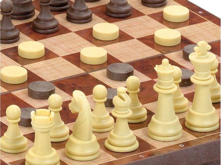 AJEDREZ DAMAS MAGNÉTICO 24 x 24 cms.