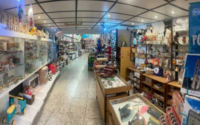 interior de tienda de juguetes